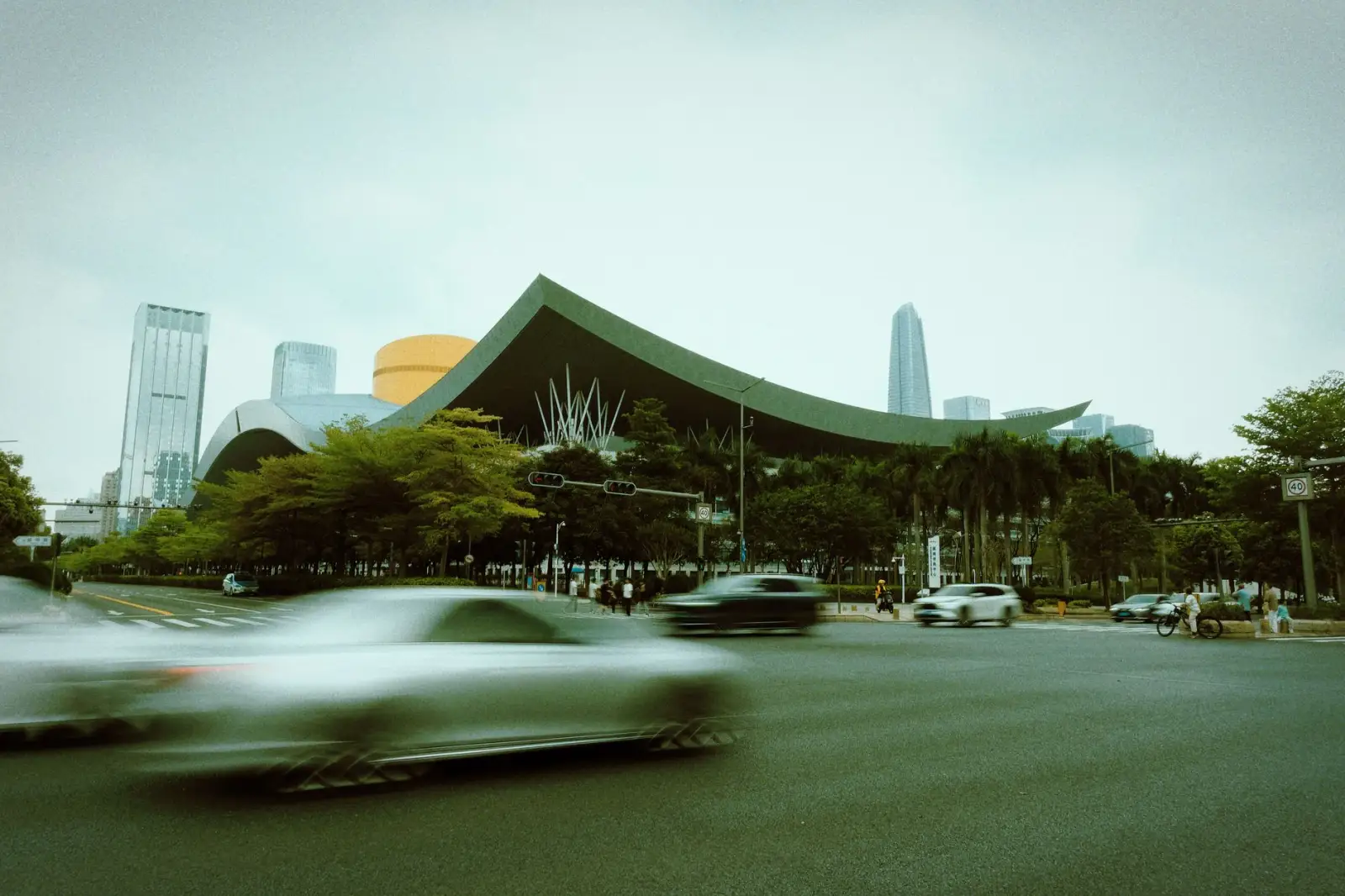 2024年深圳汽车租赁市场趋势及华熙出行服务方案正文配图 1